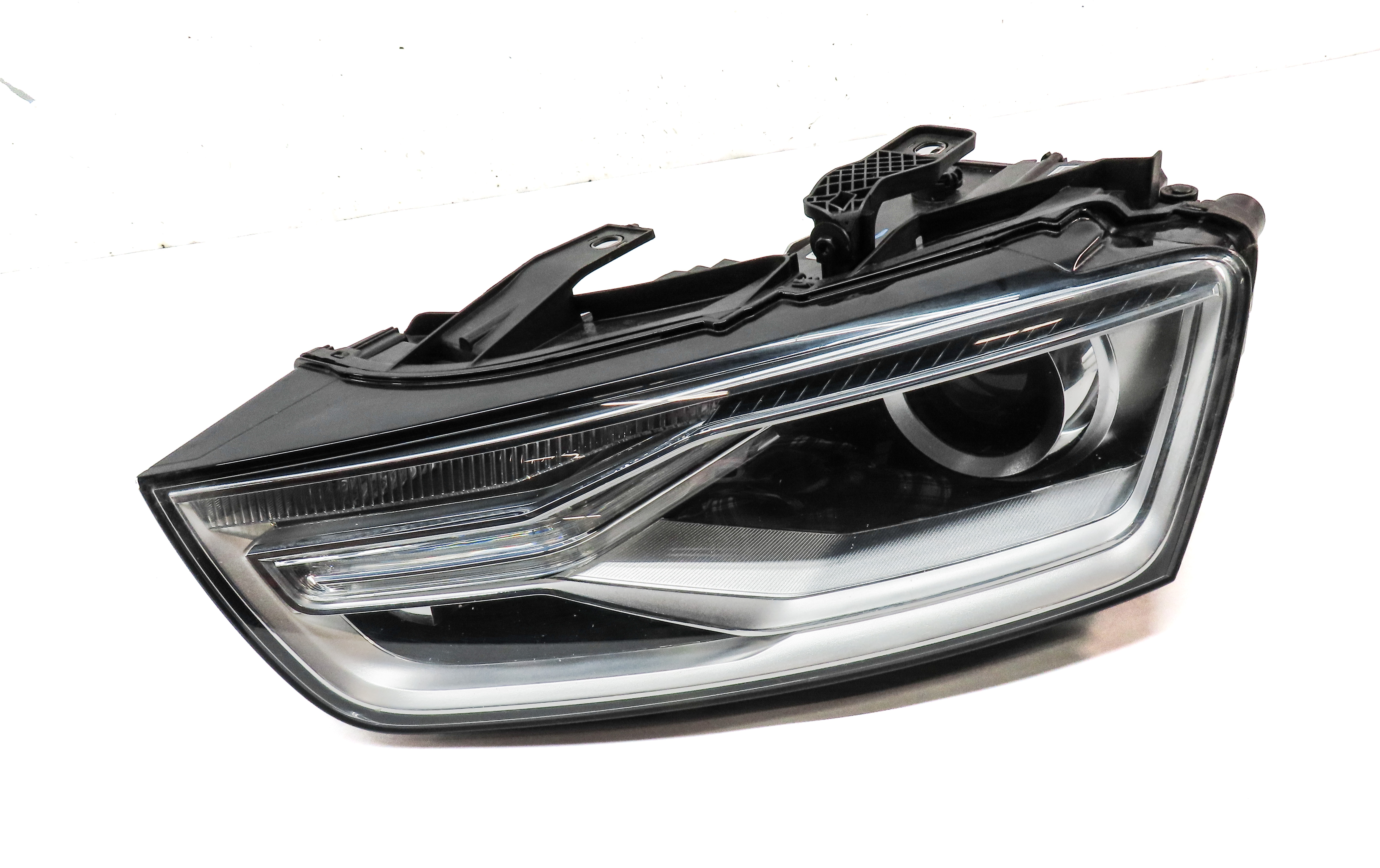 16-18 AUDI Q3 (8U) LEFT DRIVER XENON HID SELF ADJUST HEADLIGHT HEAD LIGHT LAMP — exact item pictured